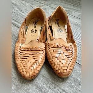 Macarena Hand Made Brown Tan Leather Flat Sandals Size 9 - 9.5 Slip On Shoes